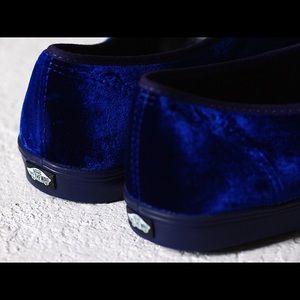 Vans lo pro blue velvet size 7 women’s